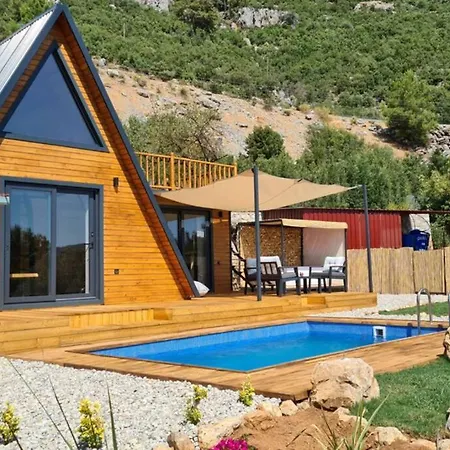 Ugni Blanc Uzum Baglari Ve Zeytinlikler Icinde Mini Bir Cennet Ve Tiny House Konseptli Havuzlu Ucgen Ev - крошечный дом - скрытый рай *