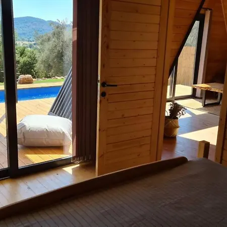 Holiday home Ugni Blanc Uzum Baglari Ve Zeytinlikler Icinde Mini Bir Cennet Ve Tiny House Konseptli Havuzlu Ucgen Ev - крошечный дом - скрытый рай