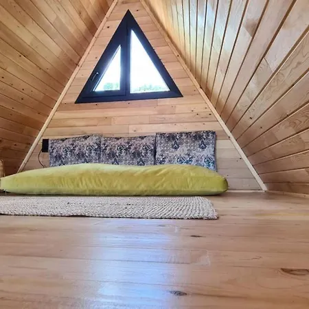 Holiday home Ugni Blanc Uzum Baglari Ve Zeytinlikler Icinde Mini Bir Cennet Ve Tiny House Konseptli Havuzlu Ucgen Ev - крошечный дом - скрытый рай Fethiye