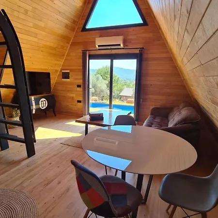 Ugni Blanc Uzum Baglari Ve Zeytinlikler Icinde Mini Bir Cennet Ve Tiny House Konseptli Havuzlu Ucgen Ev - крошечный дом - скрытый рай Holiday home *